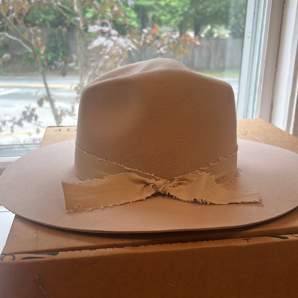 Gigi Pip Hat - Never worn!!